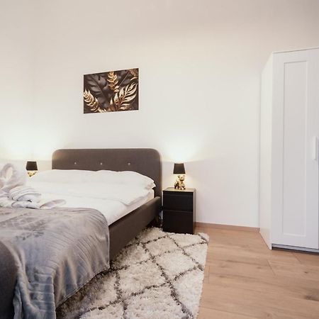 Modelia Apartment At Gellert Square Budapest Exteriör bild