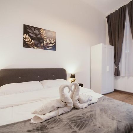 Modelia Apartment At Gellert Square Budapest Exteriör bild