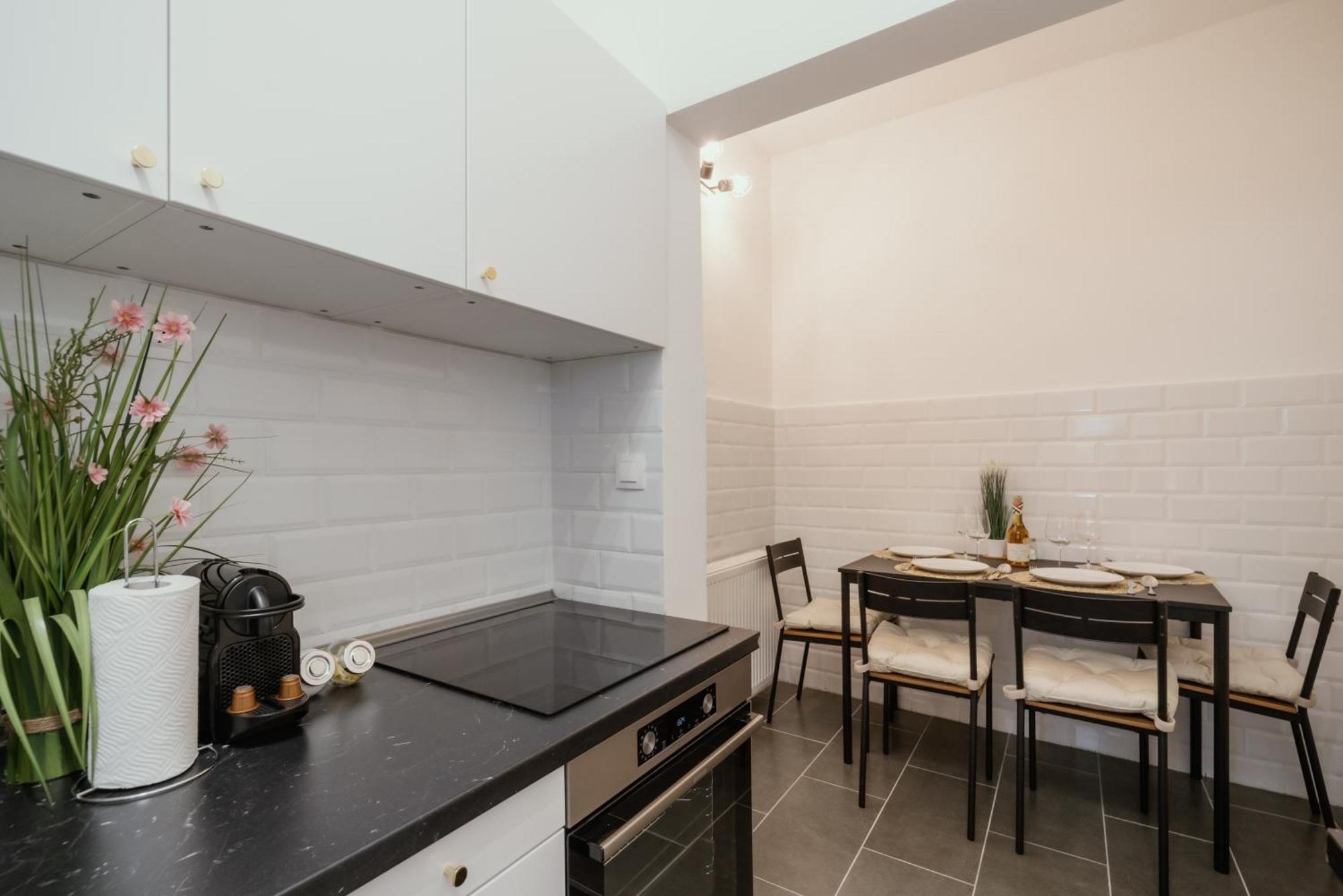 Modelia Apartment At Gellert Square Budapest Exteriör bild